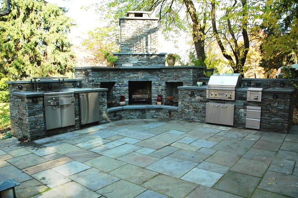 Lynx-Outdoor-Kitchen-with-Marvel-Outdoor-refirgerator